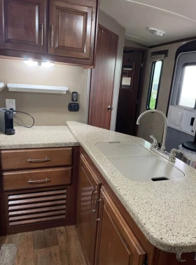 Каравана Riva Американска каравана RV, снимка 8 - Каравани и кемпери - 53689258
