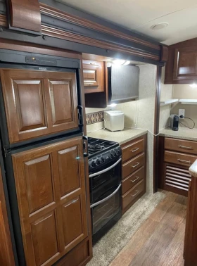 Каравана Riva Американска каравана RV, снимка 4 - Каравани и кемпери - 53689258