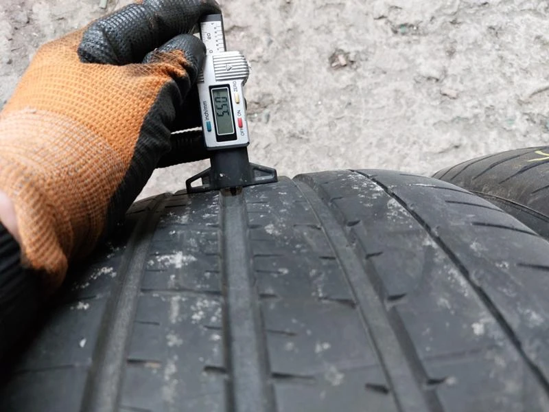 Гуми Летни 275/40R19, снимка 4 - Гуми и джанти - 36287896