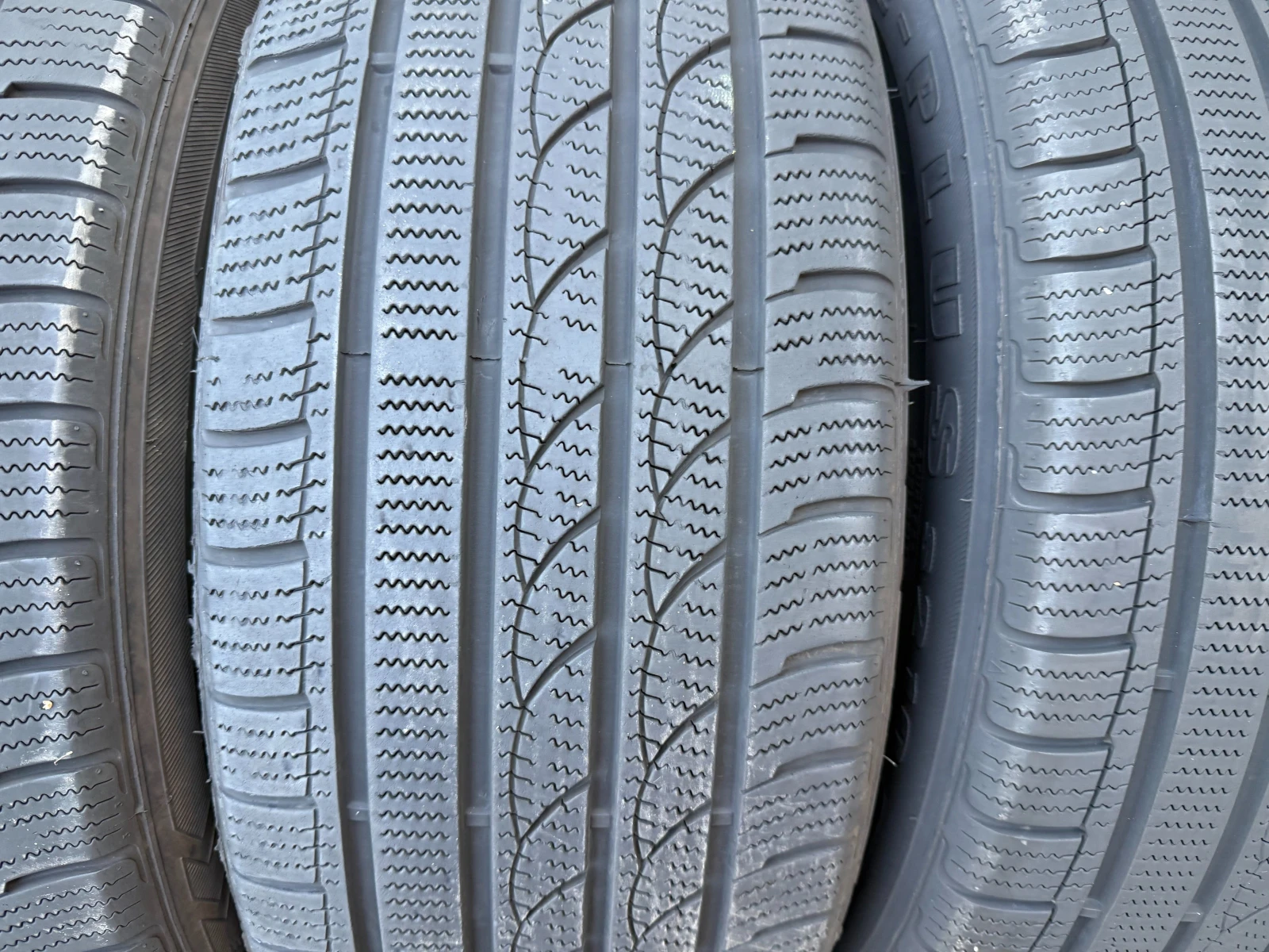 Гуми Зимни 245/45R19, снимка 5 - Гуми и джанти - 55832694