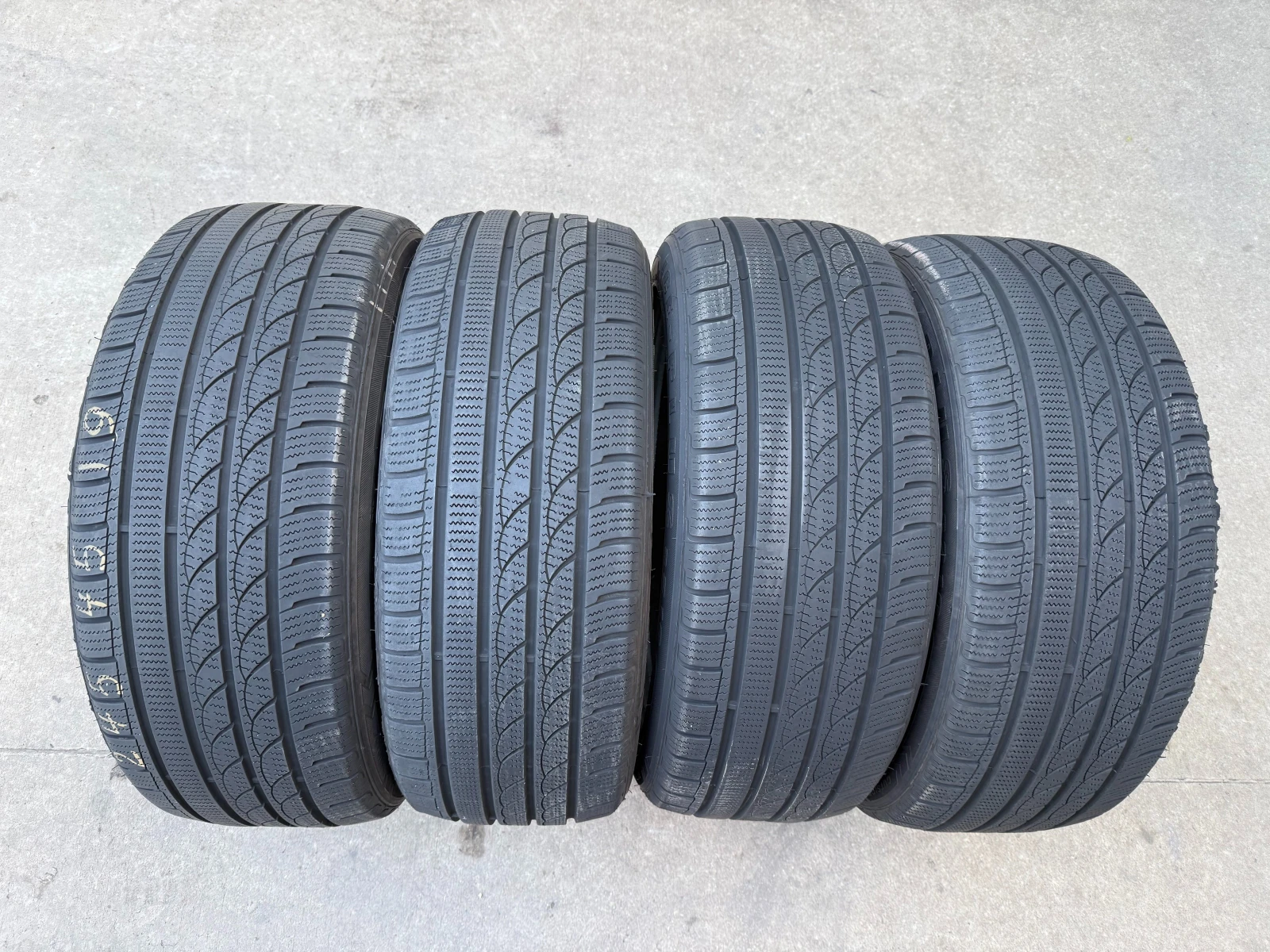 Гуми Зимни 245/45R19