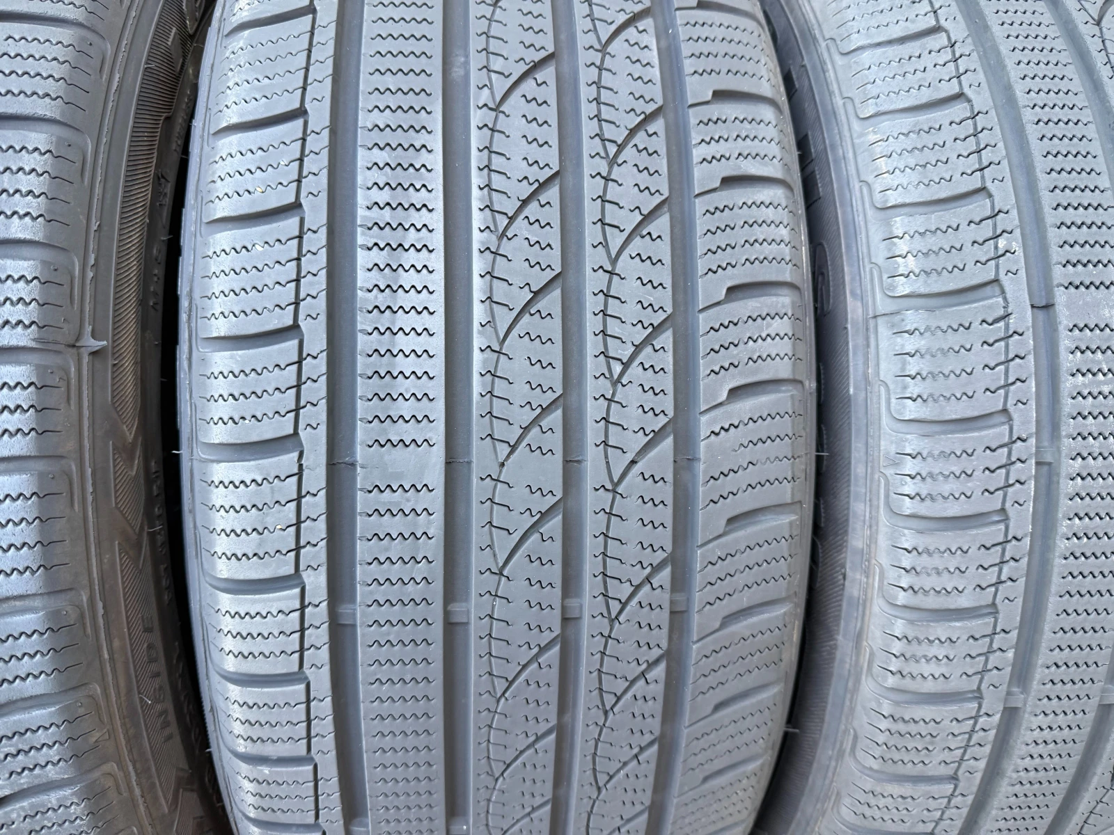 Гуми Зимни 245/45R19, снимка 6 - Гуми и джанти - 55832694