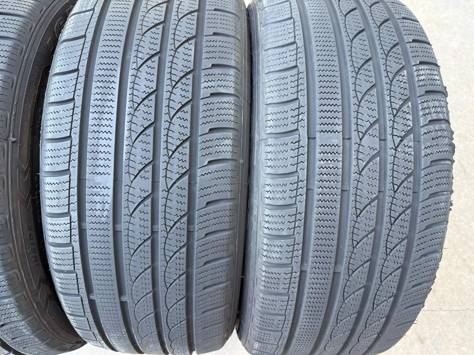 Гуми Зимни 245/45R19, снимка 3 - Гуми и джанти - 55832694