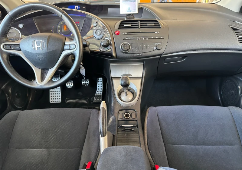 Honda Civic 1.4i* NAVI* 6 СКОРОСТИ* НОВА, снимка 11 - Автомобили и джипове - 47621531