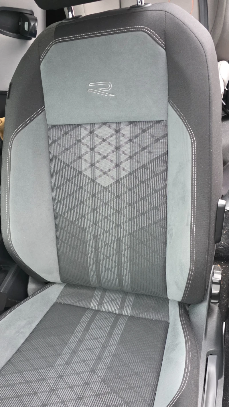 VW Taigo R-line 1.5 6400 km, снимка 7 - Автомобили и джипове - 53160643