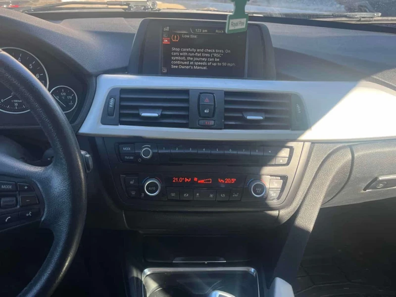 BMW 320 * 320i xDrive * CARFAX * ЦЕНА ДО БГ, снимка 8 - Автомобили и джипове - 53536238