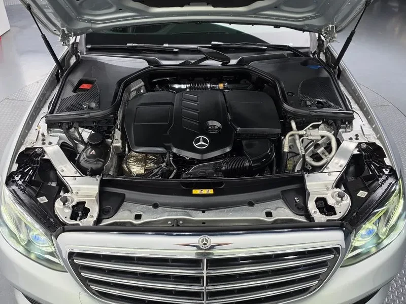 Mercedes-Benz E 220 4Matic Exclusive - САМО 30% АВАНС, снимка 6 - Автомобили и джипове - 55926888