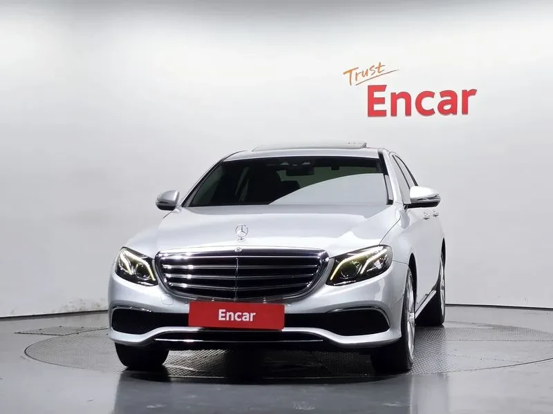 Mercedes-Benz E 220 4Matic Exclusive - САМО 30% АВАНС, снимка 3 - Автомобили и джипове - 55926888