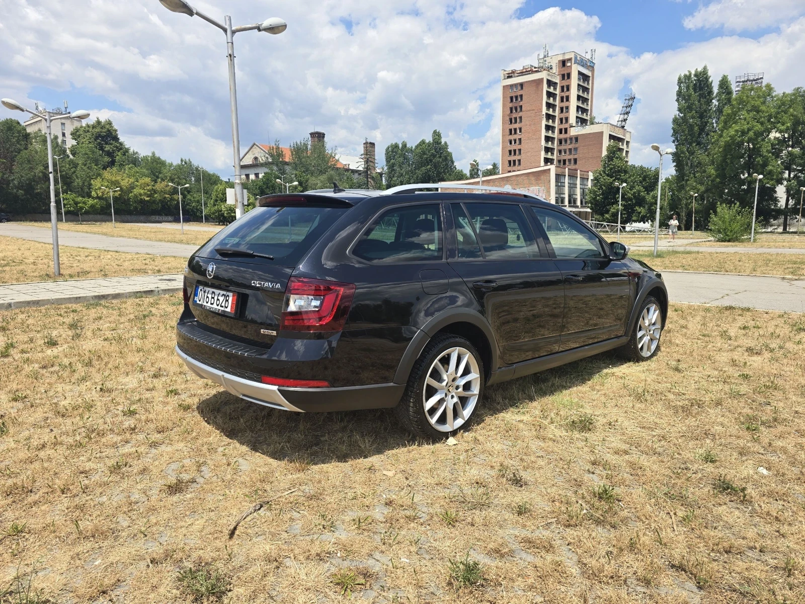 Skoda Octavia SCOUT/4Х4/2.0TDI/АВТОМАТ/ПАНОРАМА/ЛЕД - изображение 6