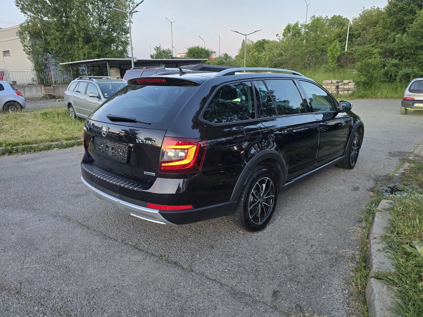 Skoda Octavia SCOUT/4Х4/2.0TDI/АВТОМАТ/ПАНОРАМА/ЛЕД - изображение 4