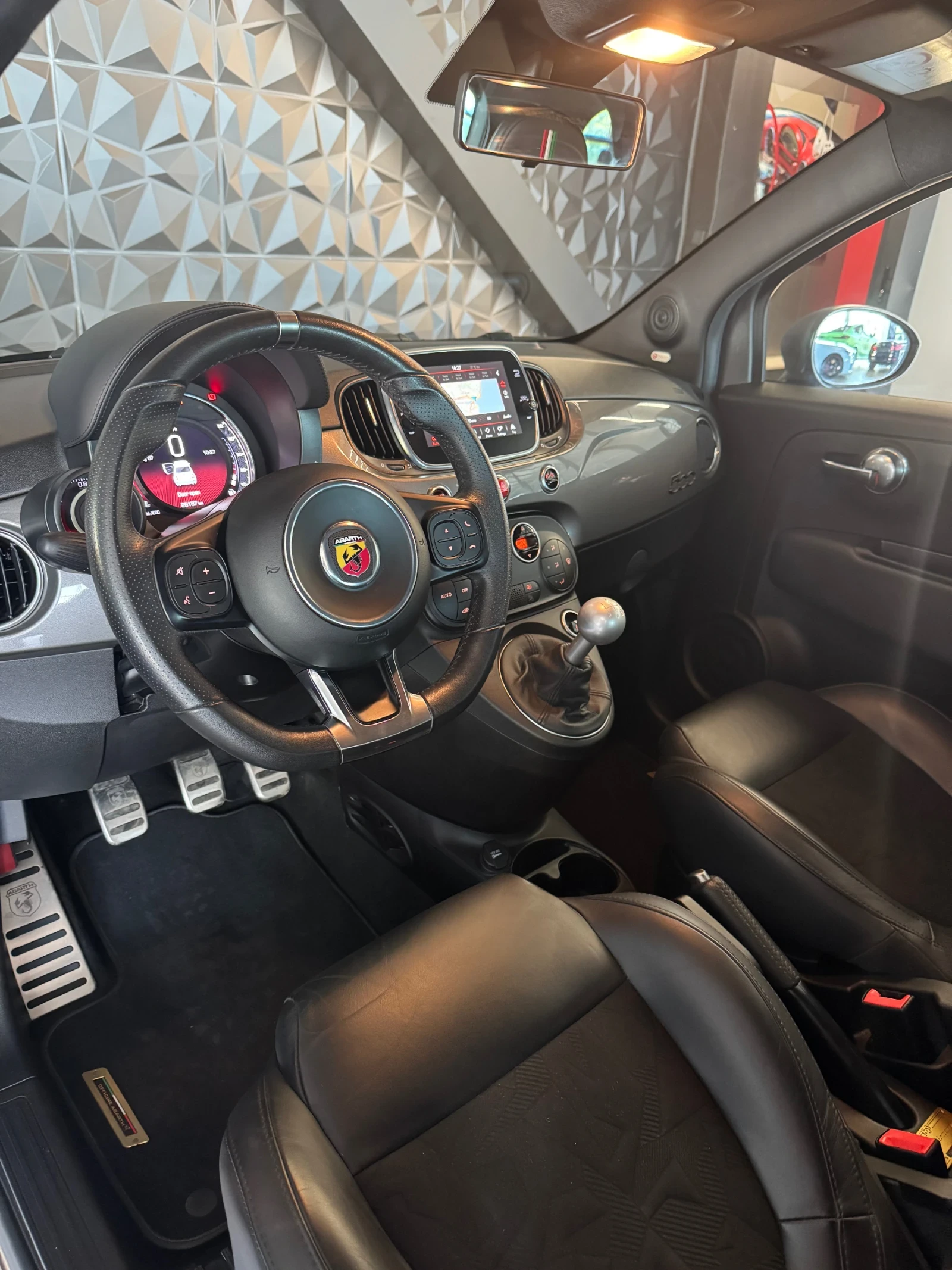 Abarth 595 GOLDEN SCORPION - изображение 5