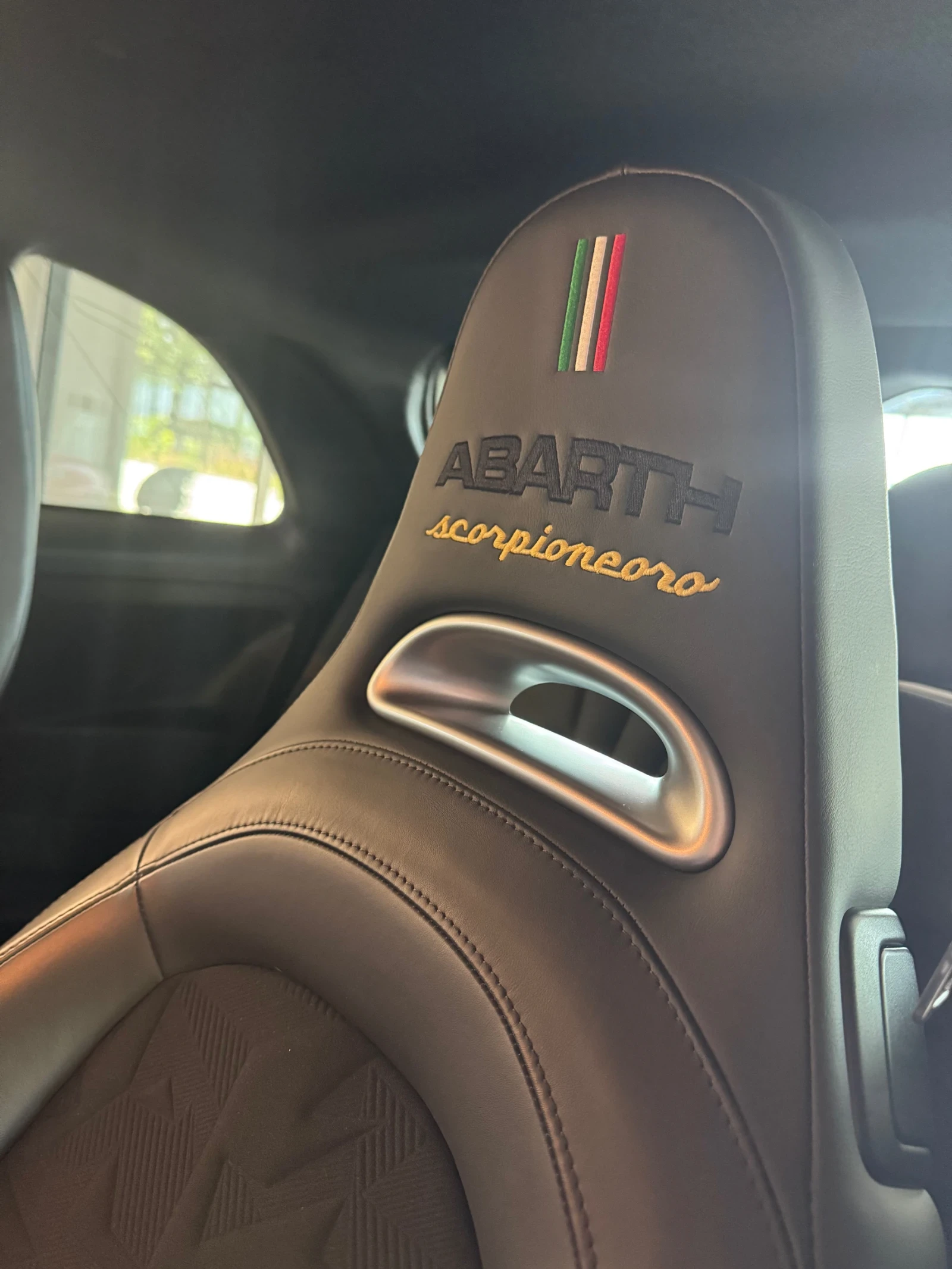 Abarth 595 GOLDEN SCORPION - изображение 10
