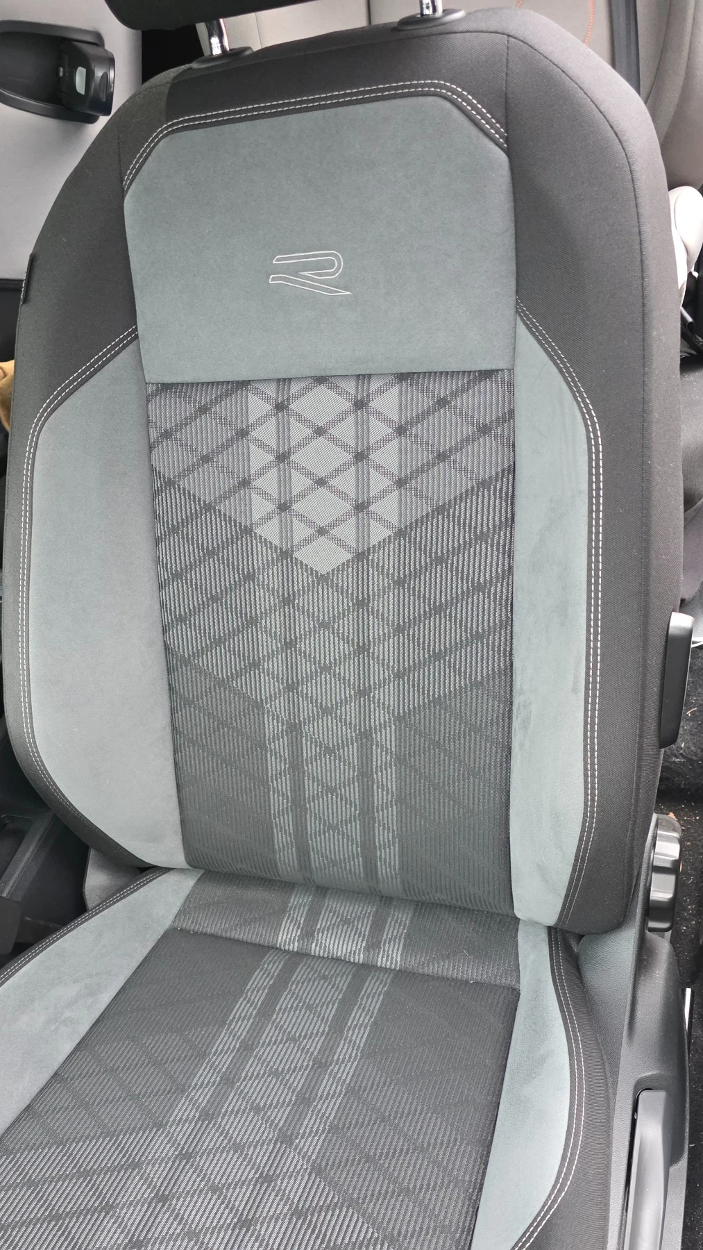 VW Taigo R-line 1.5 6400km - изображение 7