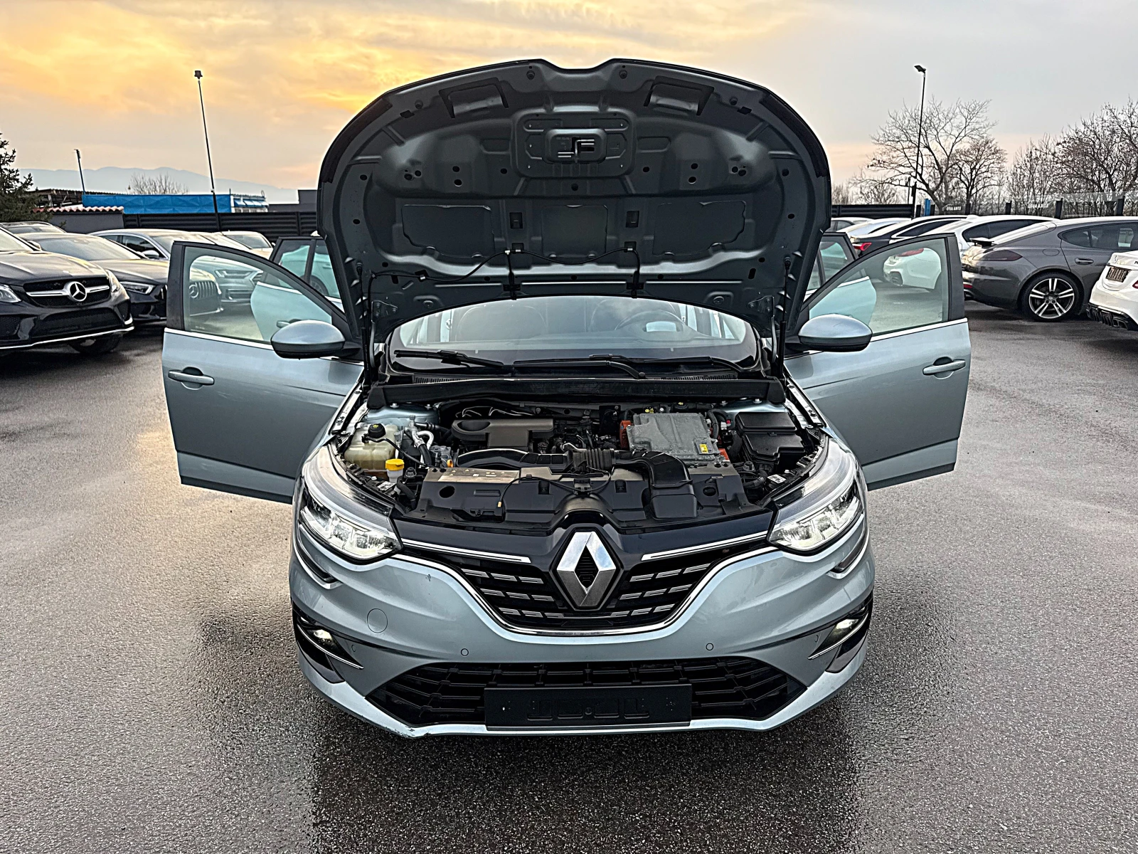 Renault Megane Led-Bixenon-Kamera-, снимка 15 - Автомобили и джипове - 53715305