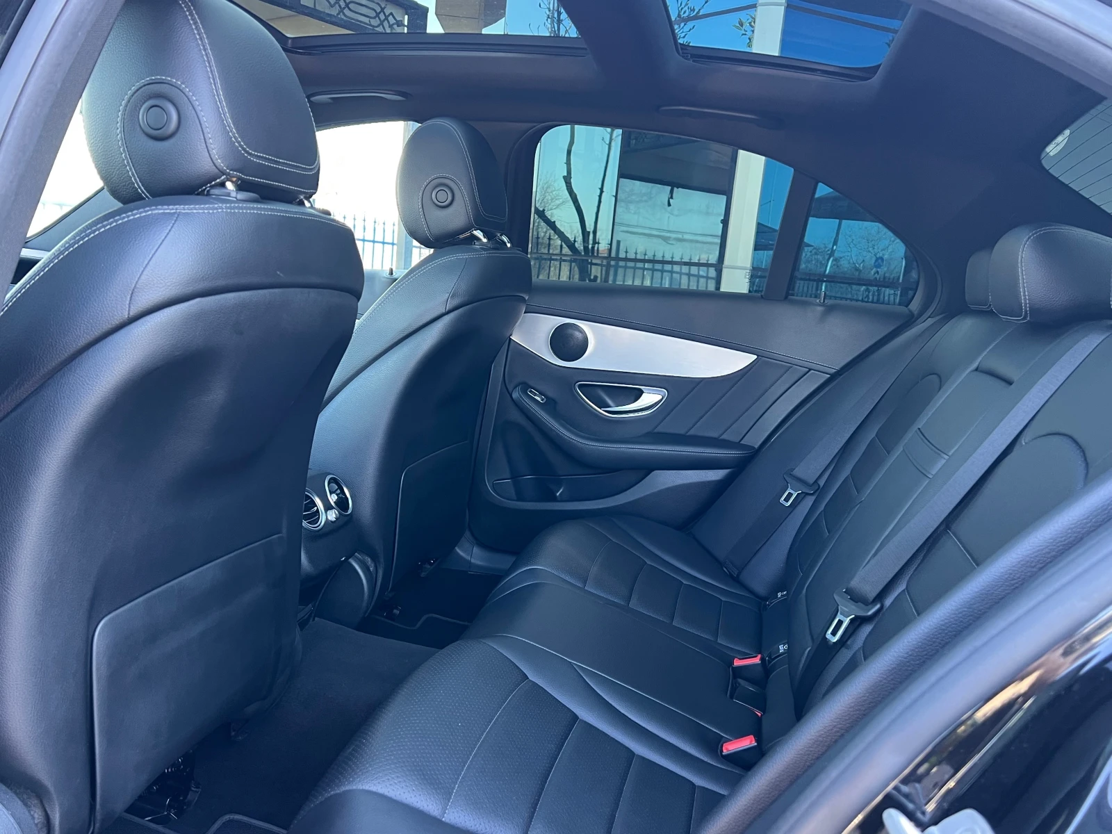 Mercedes-Benz C 250 d, 4-MATIC, AMG LINE, PANORAMA, FULL SERVICE MB-HO, снимка 15 - Автомобили и джипове - 53747406