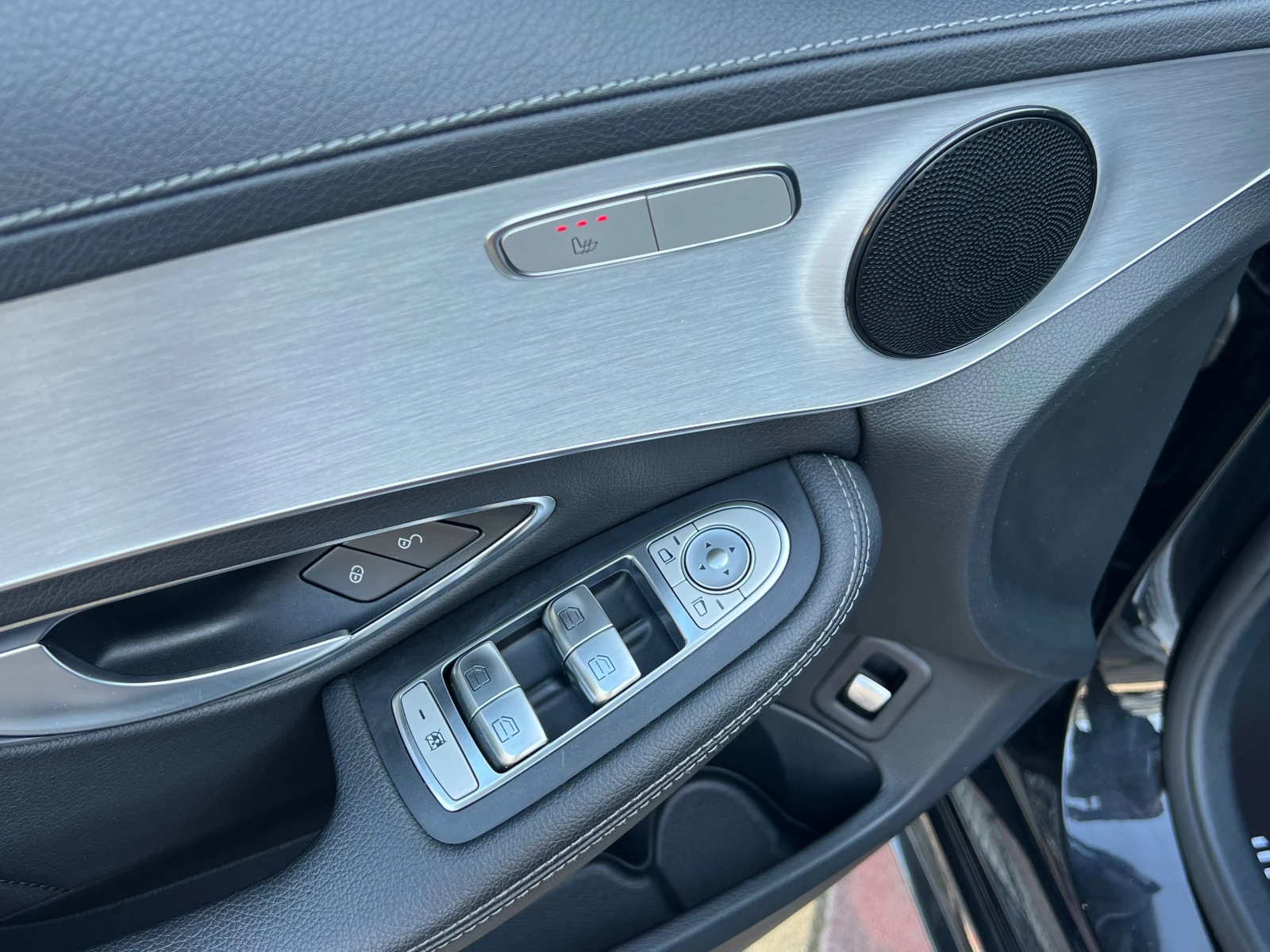 Mercedes-Benz C 250 d, 4-MATIC, AMG LINE, PANORAMA, FULL SERVICE MB-HO, снимка 14 - Автомобили и джипове - 53747406