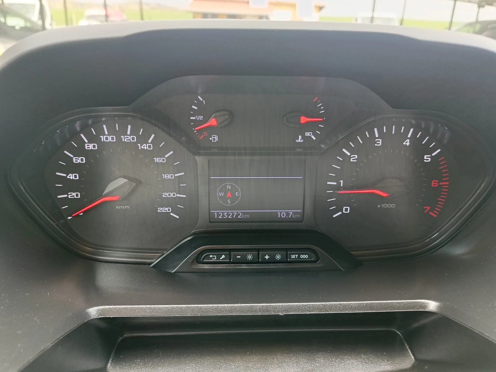 Peugeot Partner 1.5Hdi Нави Камера, снимка 12 - Автомобили и джипове - 53978180