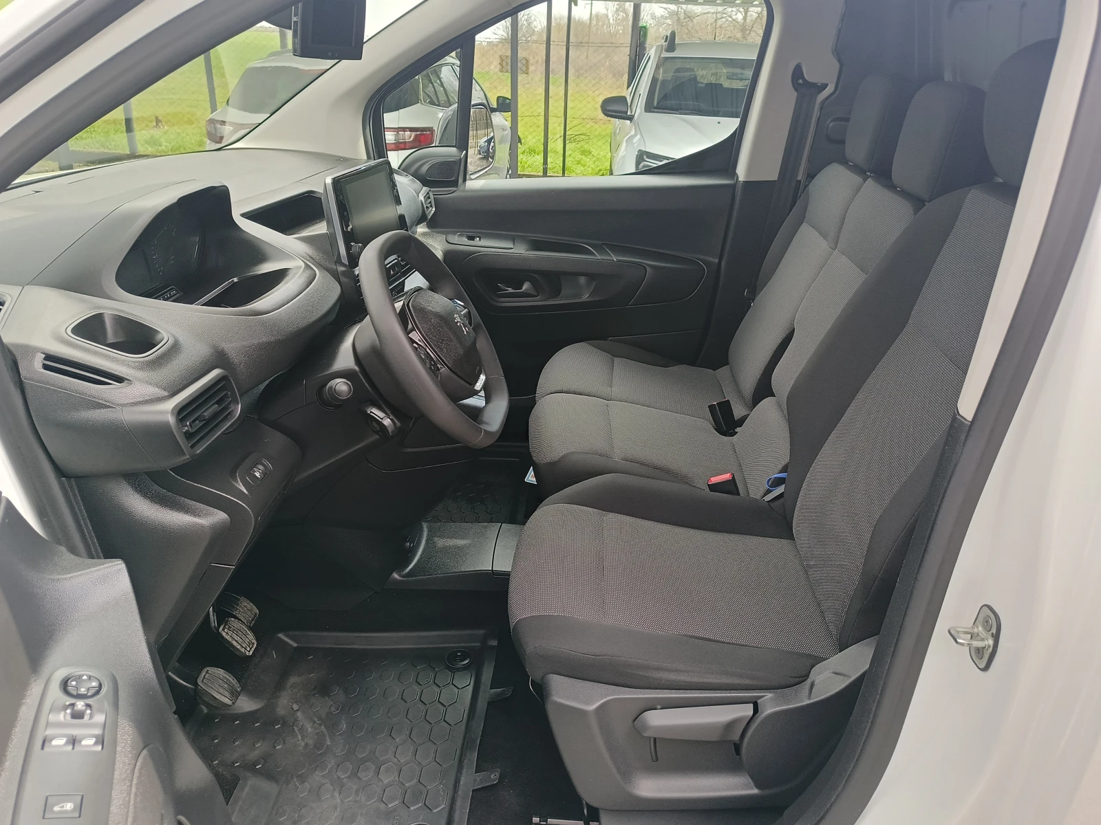 Peugeot Partner 1.5Hdi Нави Камера, снимка 11 - Автомобили и джипове - 53978180