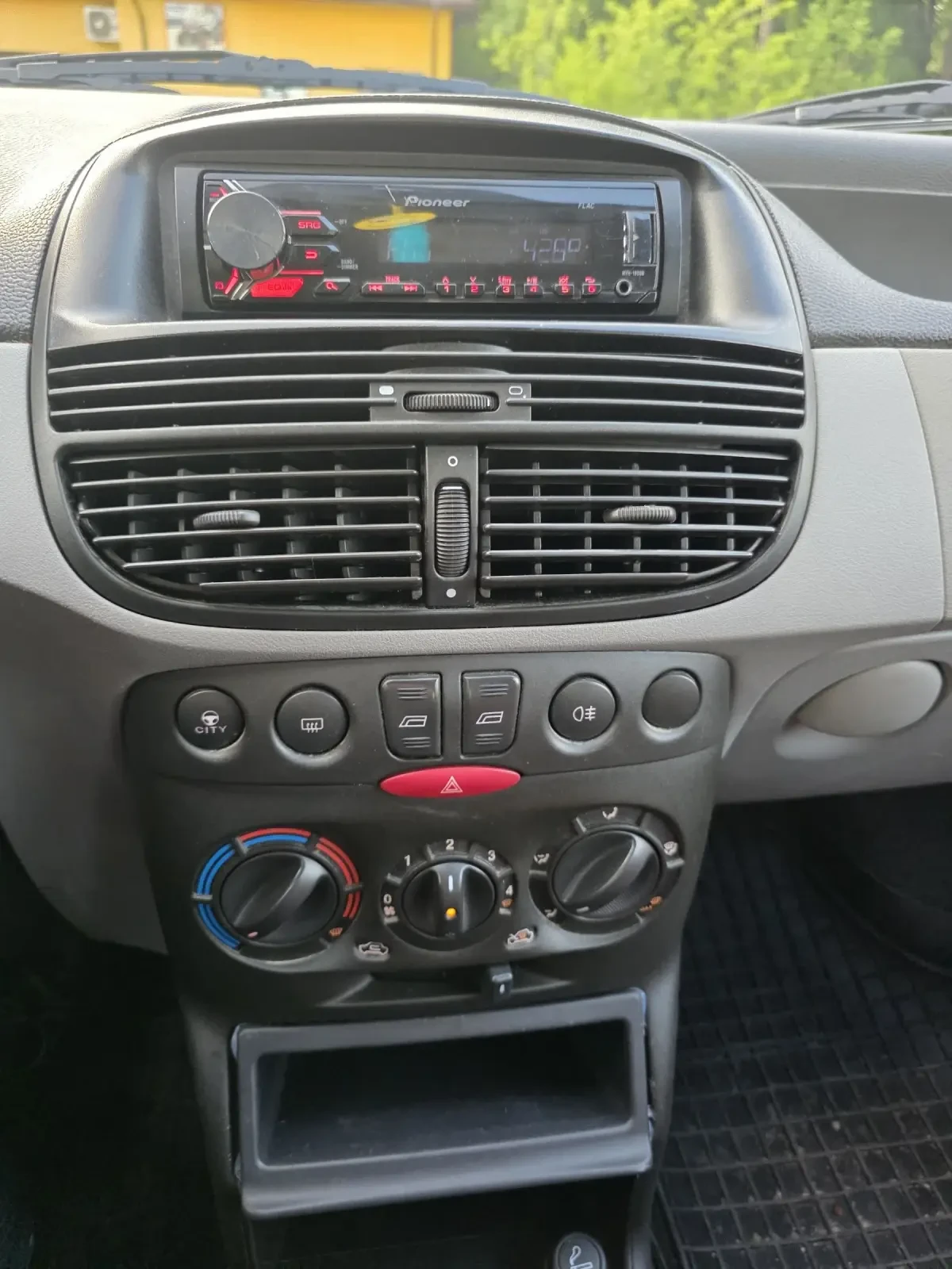 Fiat Punto 1.2i Klima/Gaz , снимка 17 - Автомобили и джипове - 54416008