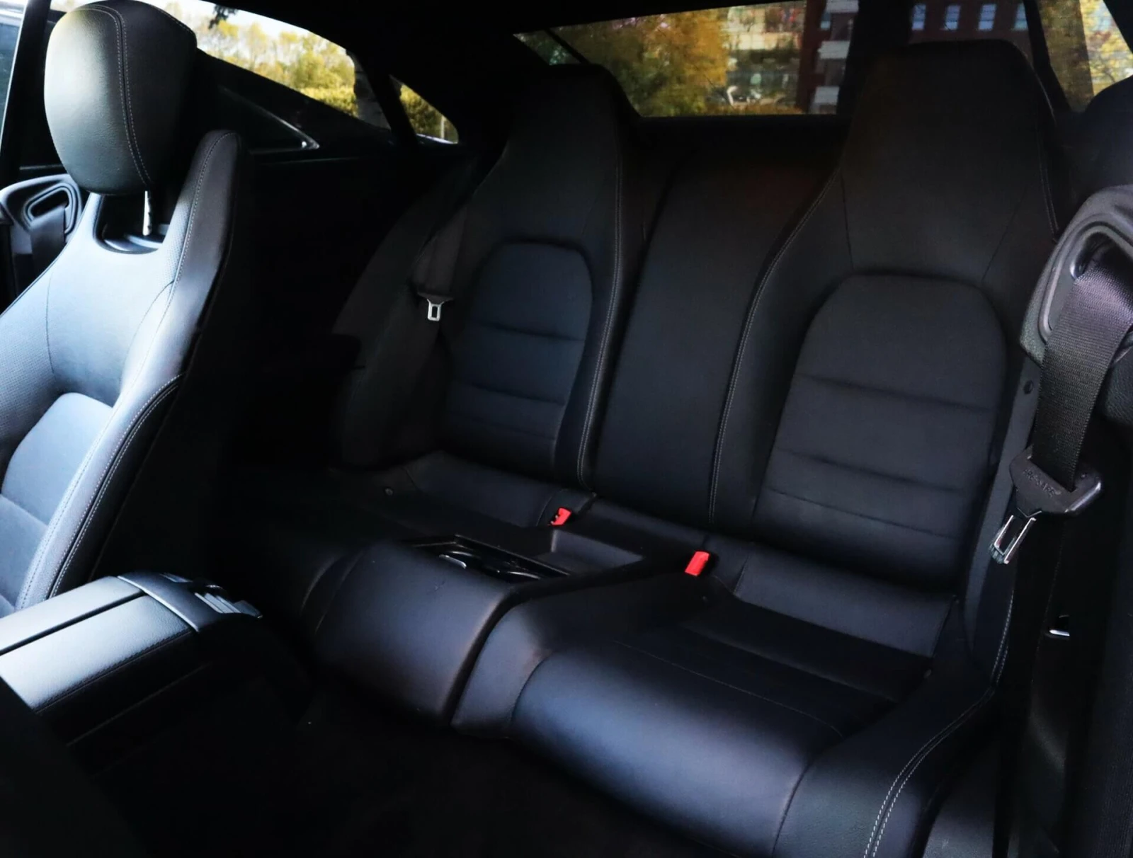 Mercedes-Benz E 400 4Matic/AMG/Coupe/Harman Kardon/Panorama/Memory/Кам, снимка 9 - Автомобили и джипове - 54517539