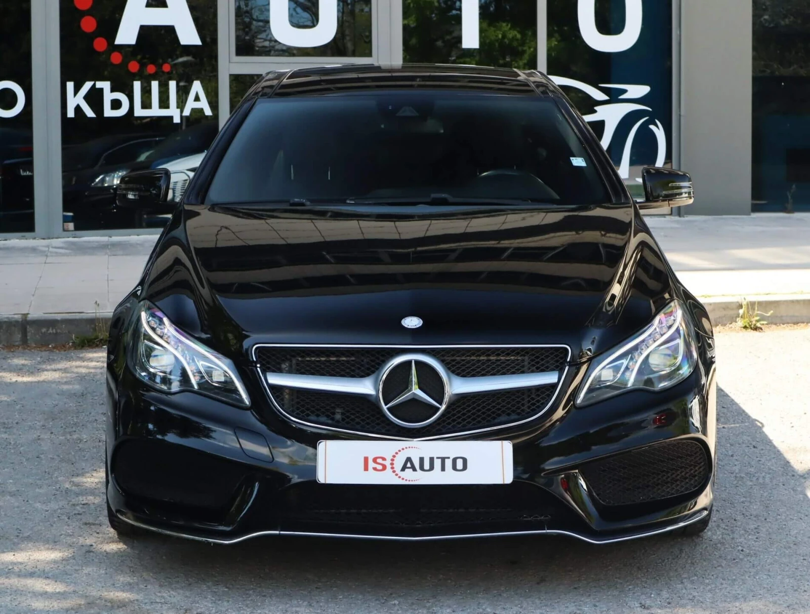 Mercedes-Benz E 400 4Matic/AMG/Coupe/Harman Kardon/Panorama/Memory/Кам, снимка 2 - Автомобили и джипове - 54517539