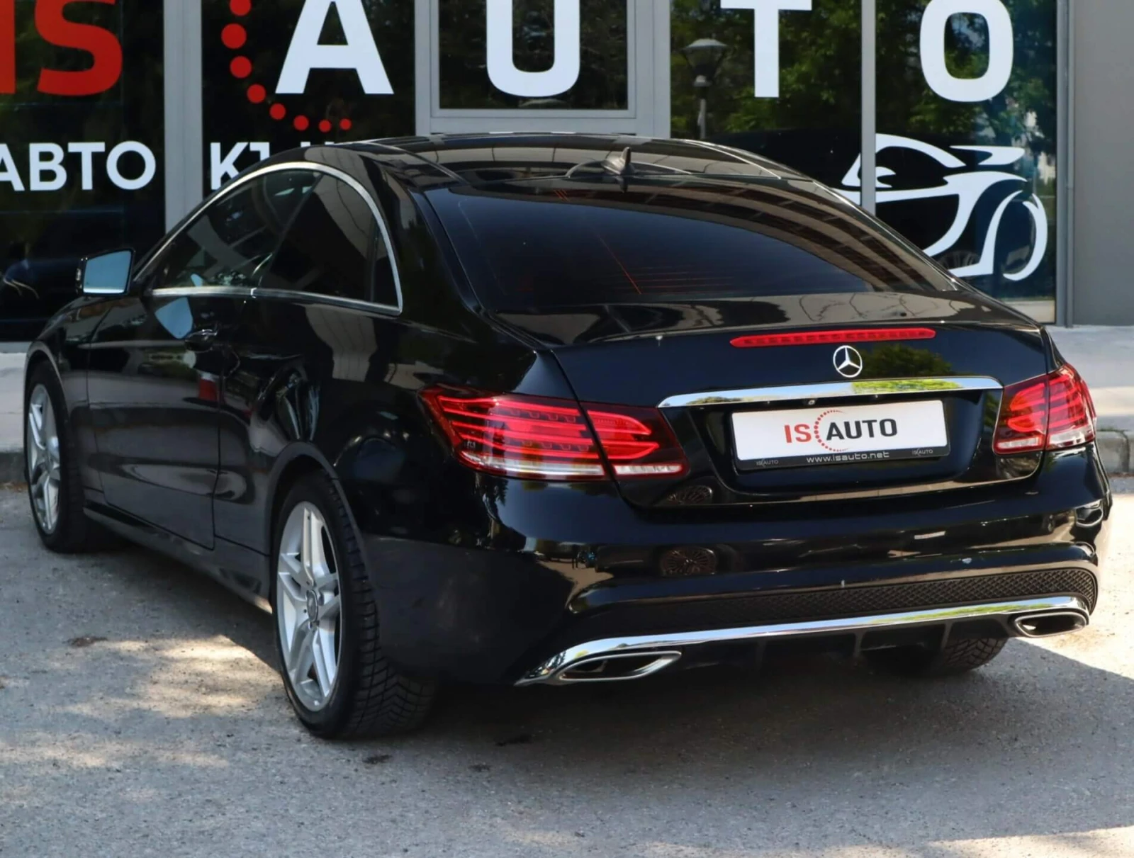 Mercedes-Benz E 400 4Matic/AMG/Coupe/Harman Kardon/Panorama/Memory/Кам, снимка 4 - Автомобили и джипове - 54517539