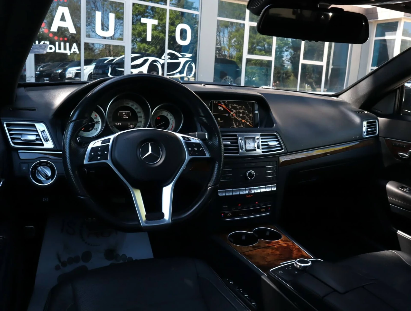 Mercedes-Benz E 400 4Matic/AMG/Coupe/Harman Kardon/Panorama/Memory/Кам, снимка 7 - Автомобили и джипове - 54517539