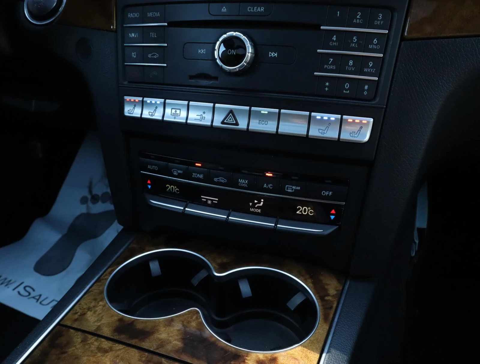 Mercedes-Benz E 400 4Matic/AMG/Coupe/Harman Kardon/Panorama/Memory/Кам, снимка 10 - Автомобили и джипове - 54517539
