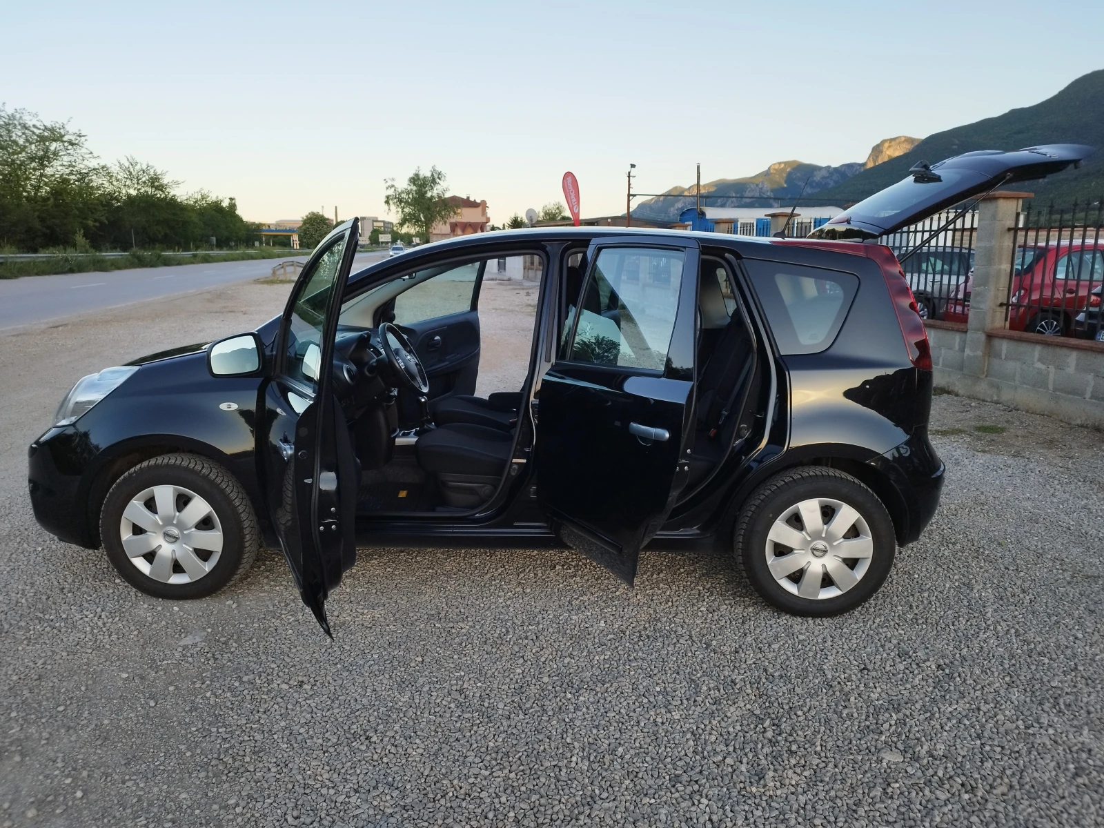 Nissan Note 1.4i 88 kc., снимка 9 - Автомобили и джипове - 54560969