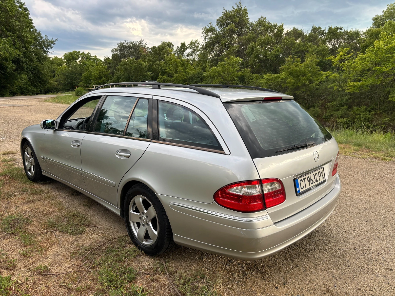 Mercedes-Benz E 220 Avantgarde, снимка 17 - Автомобили и джипове - 55266960