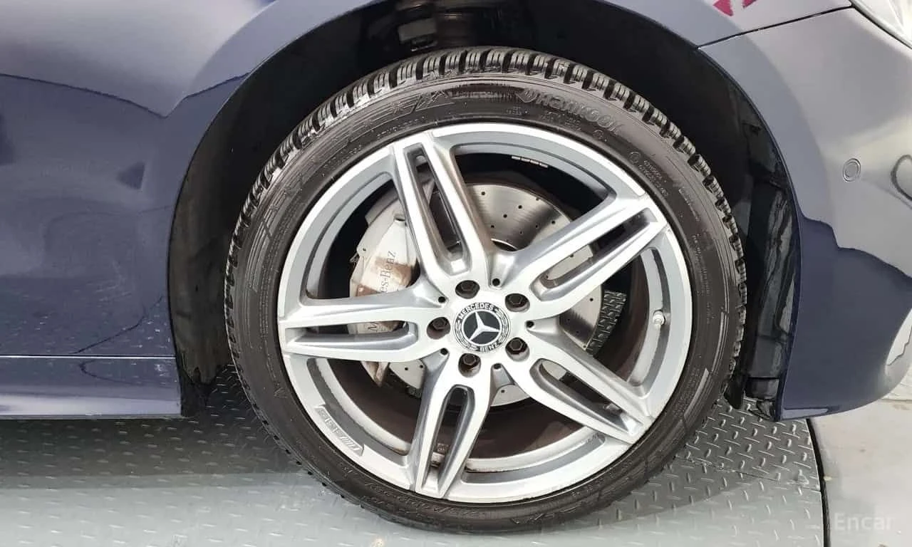 Mercedes-Benz E 220 * E220d Coupe * CARFAX * ЦЕНА ДО БГ, снимка 5 - Автомобили и джипове - 55531392