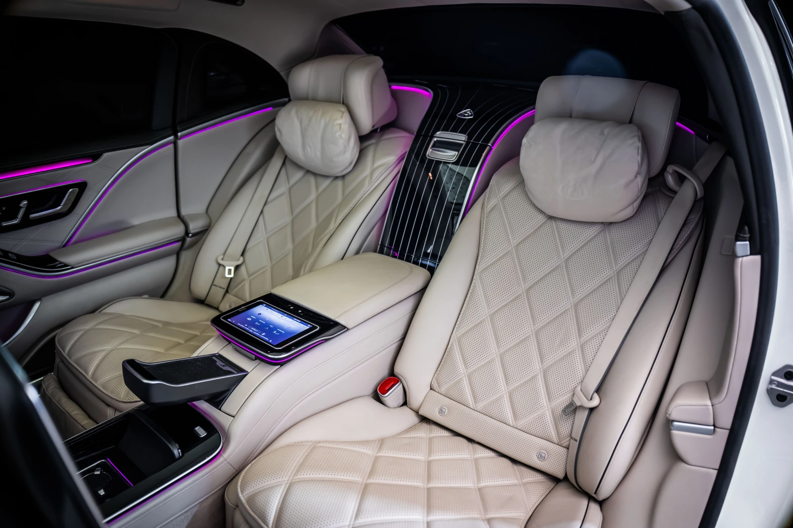 Mercedes-Benz S 680 Maybach 4М* FirstCl* TV* Маси* Burm4D* , снимка 15 - Автомобили и джипове - 55785190