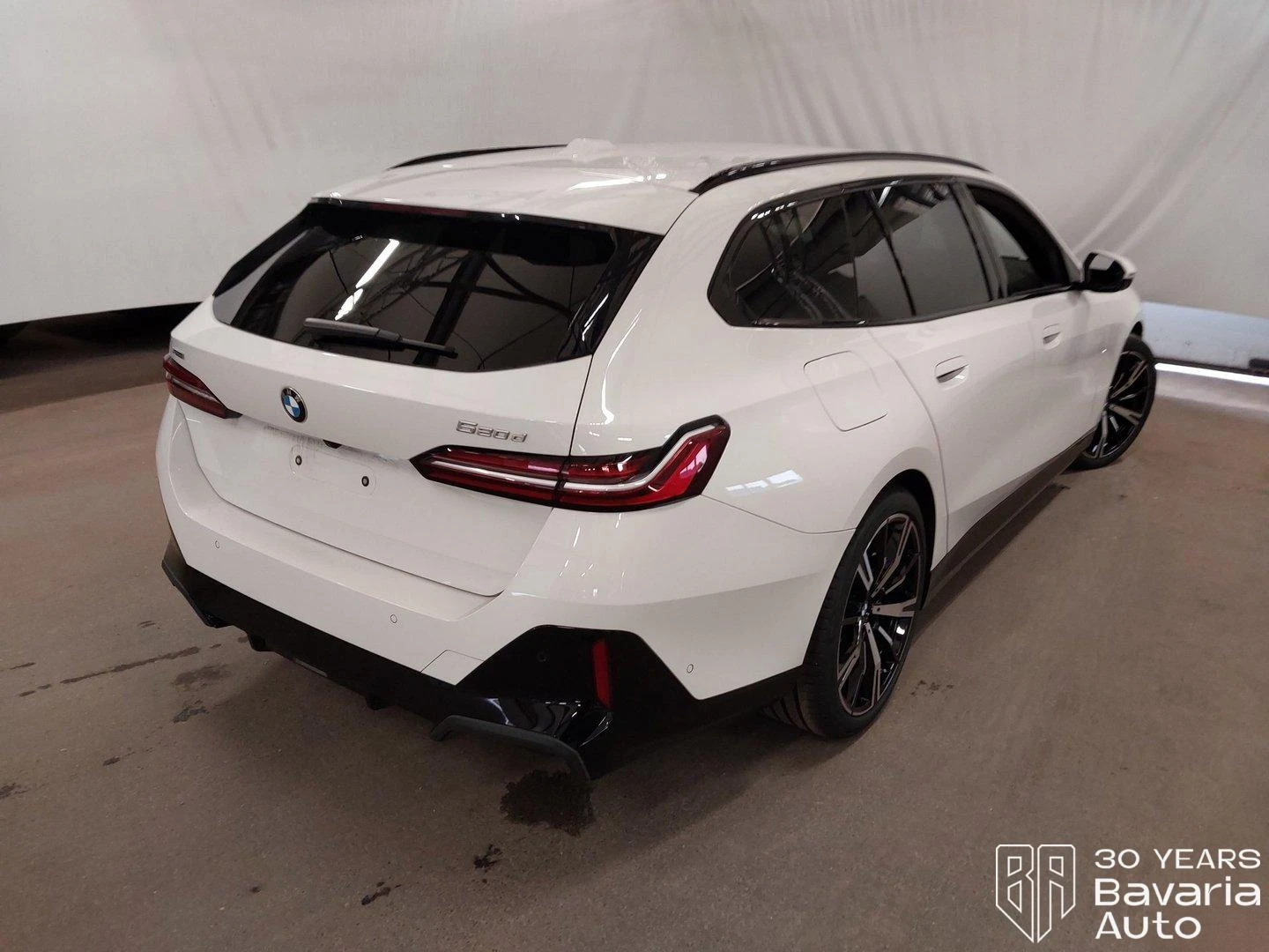 BMW 520 d xDrive Touring Steptronic, снимка 3 - Автомобили и джипове - 56541463