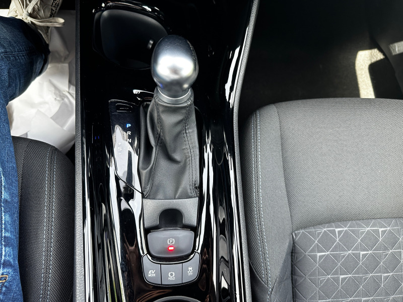 Toyota C-HR 2.0 Hybrid/Bi-Tone/CarPlay, снимка 16 - Автомобили и джипове - 46308288