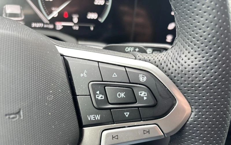 VW Touareg 3.0TDI* 4M* R-LINE* HEAD-UP* DISTR* MEMORY* MATRIX, снимка 9 - Автомобили и джипове - 52084170