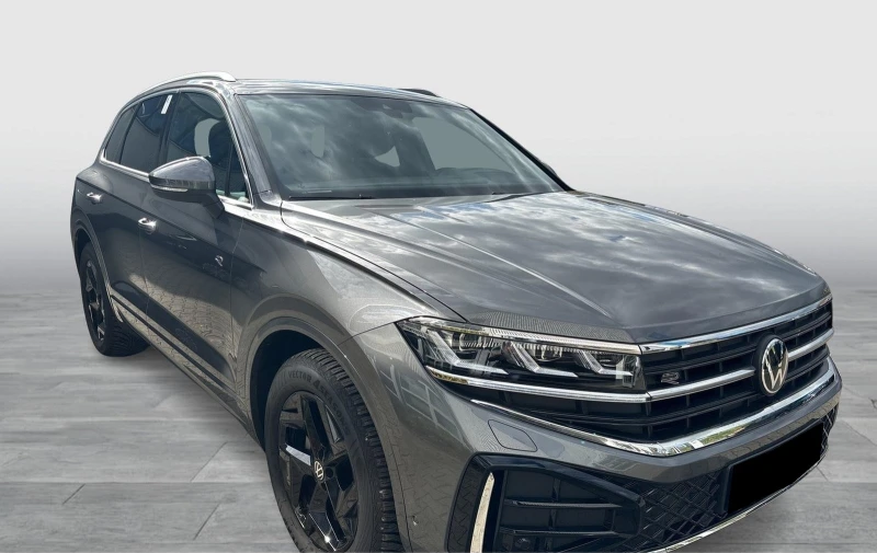 VW Touareg 3.0TDI* 4M* R-LINE* HEAD-UP* DISTR* MEMORY* MATRIX, снимка 2 - Автомобили и джипове - 52084170