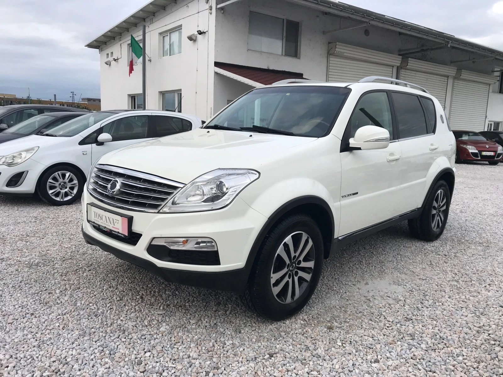 SsangYong Rexton 2.0 Xdi* 155k.c.* Кожа* 4х4* 7-местана* Euro 5B* Л - изображение 2