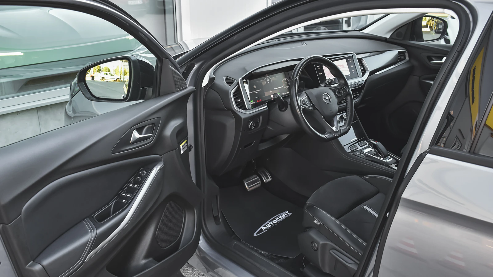 Opel Grandland 1.6 Turbo GSe Plug-in Hybrid4 4x4 Automatic - изображение 8