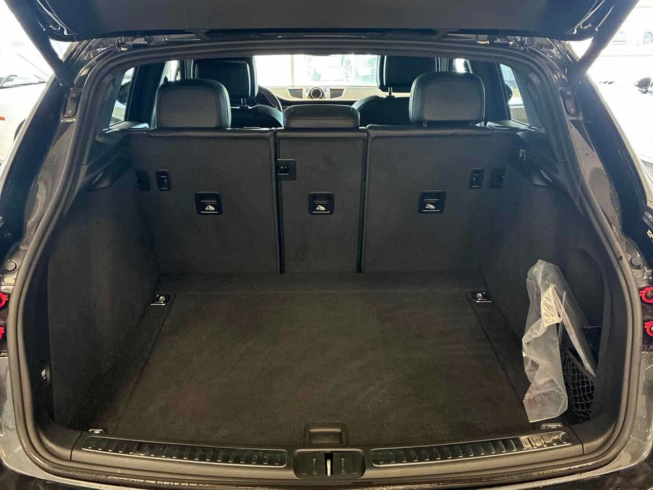 Porsche Macan * AWD 4dr * BOSE* ПОДГРЕВИ* ПАНОРАМА* , снимка 14 - Автомобили и джипове - 53760521