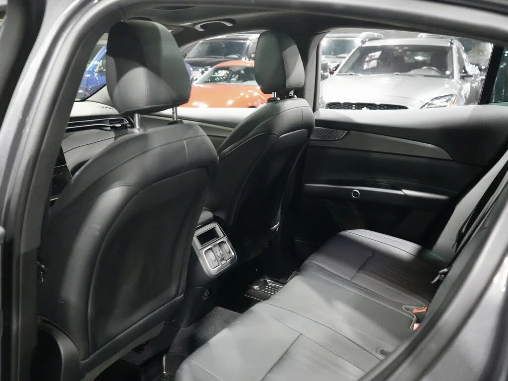 Maserati Grecale GT * HeadUp * AвтоКредит* (ЦЕНА ДО БГ), снимка 10 - Автомобили и джипове - 53831243