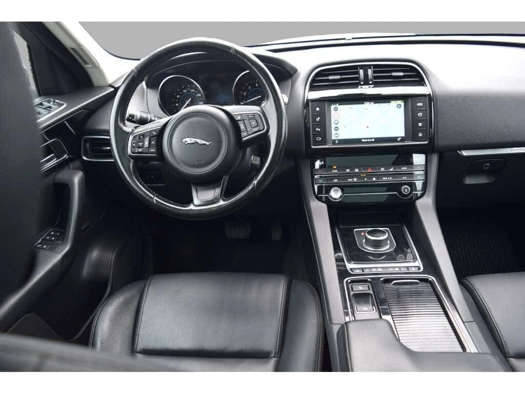 Jaguar F-PACE * Premium AWD Navigation Panoramic Sunroof * CARFA, снимка 9 - Автомобили и джипове - 53862550