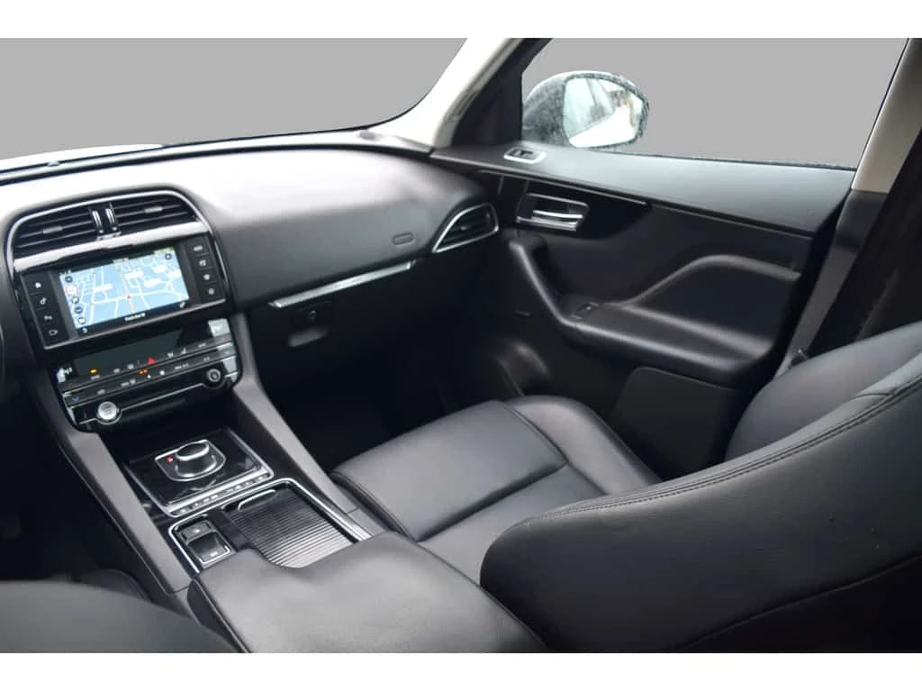 Jaguar F-PACE * Premium AWD Navigation Panoramic Sunroof * CARFA, снимка 11 - Автомобили и джипове - 53862550