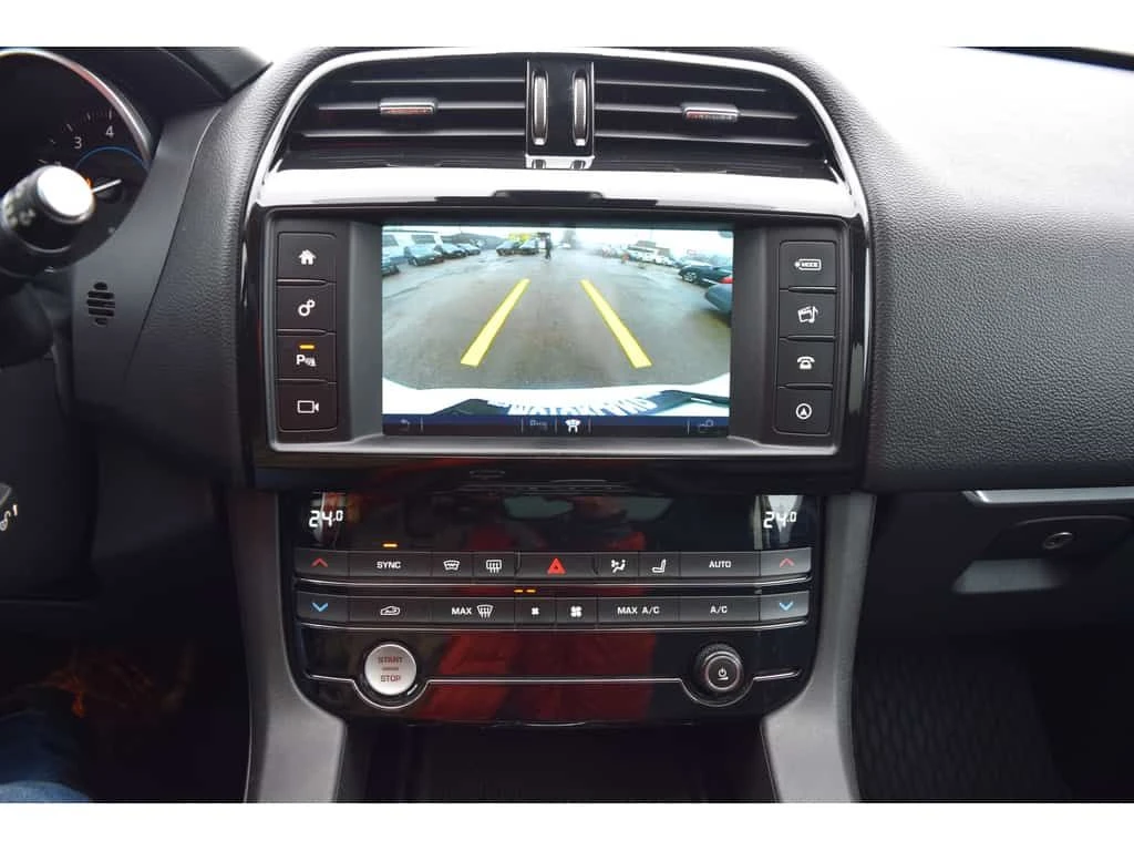 Jaguar F-PACE * Premium AWD Navigation Panoramic Sunroof * CARFA, снимка 12 - Автомобили и джипове - 53862550