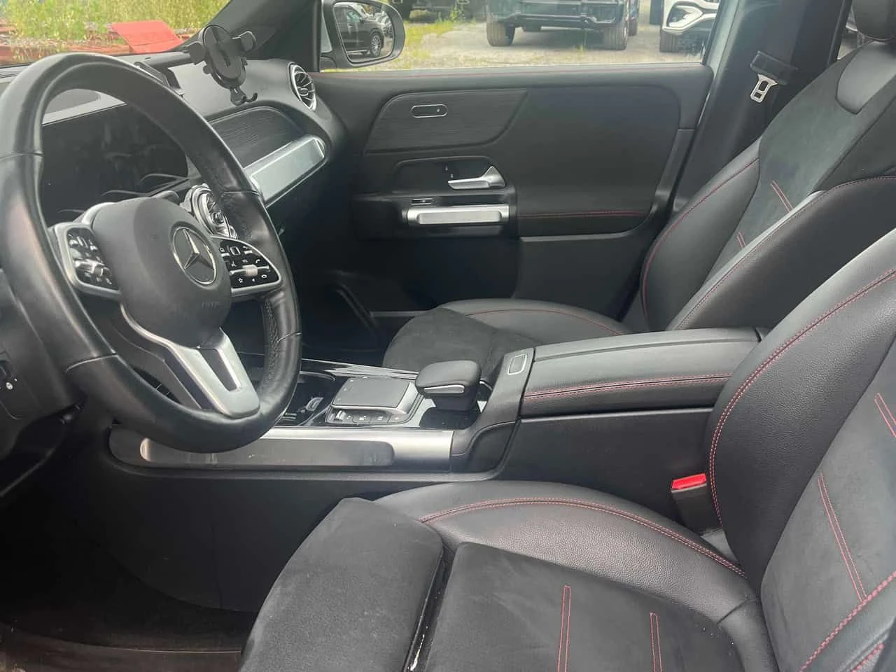 Mercedes-Benz GLB 250 4MATIC | CARFAX | АВТОКРЕДИТ БЕЗ ПЪРВОНАЧАЛНА, снимка 11 - Автомобили и джипове - 55593554