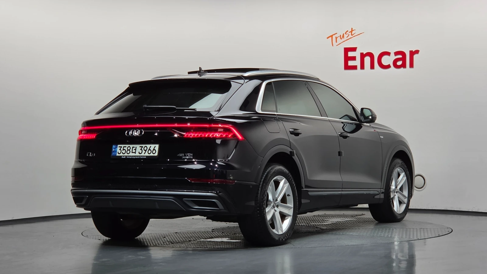 Audi Q8 45 TDI Quattro Premium, снимка 2 - Автомобили и джипове - 55845128
