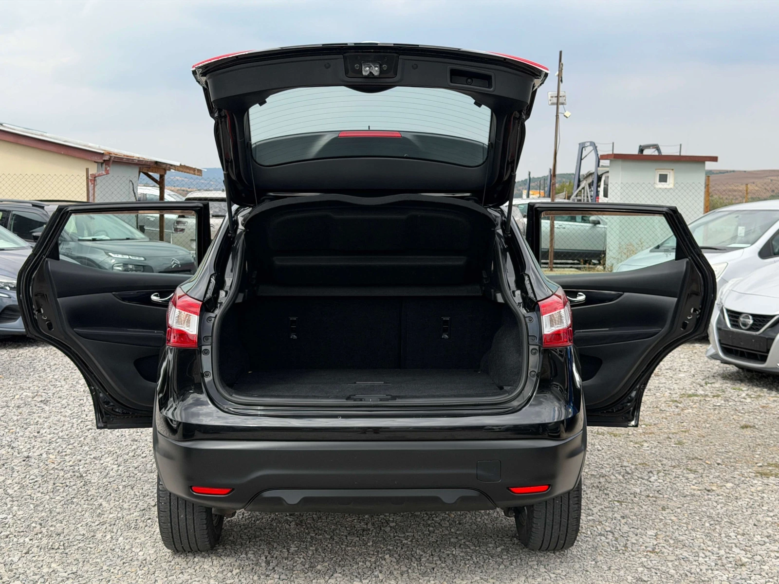 Nissan Qashqai 1.6dCi ����������� / ��� ����� / ������ �� | Mobile.bg � ����������� 10