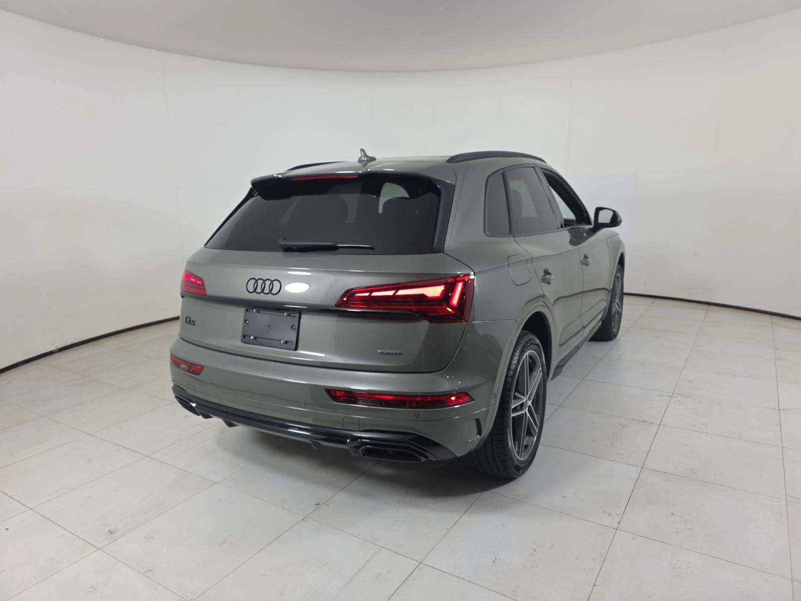 Audi Q5 Plug-In Hybrid S line 55 , снимка 3 - Автомобили и джипове - 56358291