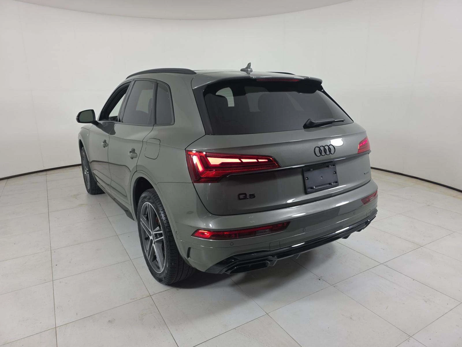 Audi Q5 Plug-In Hybrid S line 55 , снимка 4 - Автомобили и джипове - 56358291