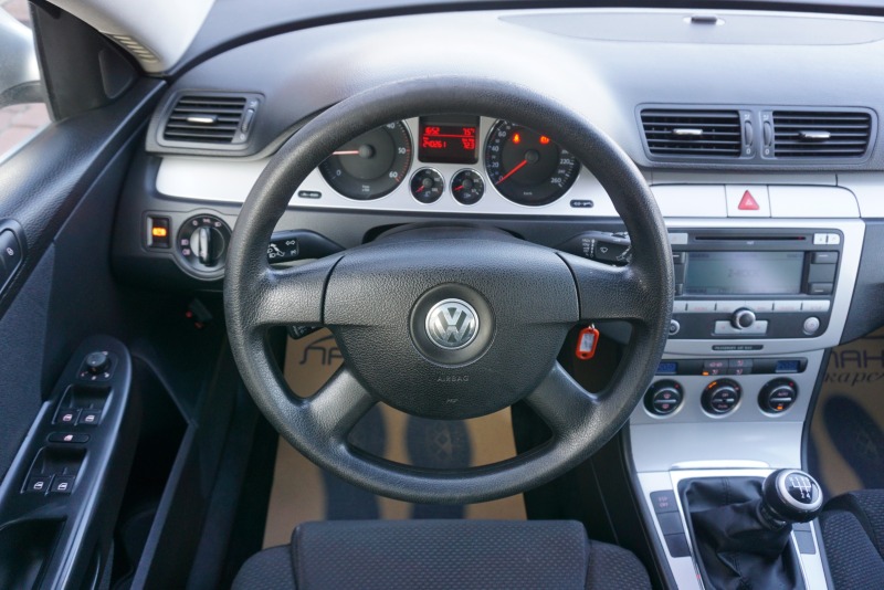 VW Passat 1.9 TDI COMFORTLINE NAVI, снимка 14 - Автомобили и джипове - 34732914