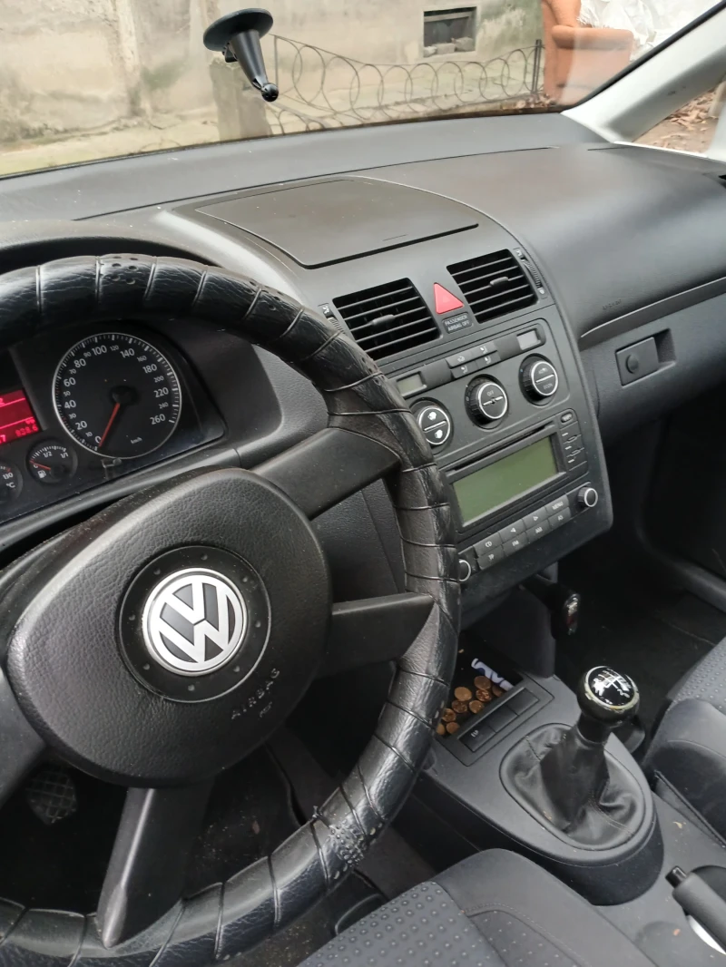 VW Touran, снимка 15 - Автомобили и джипове - 48145464